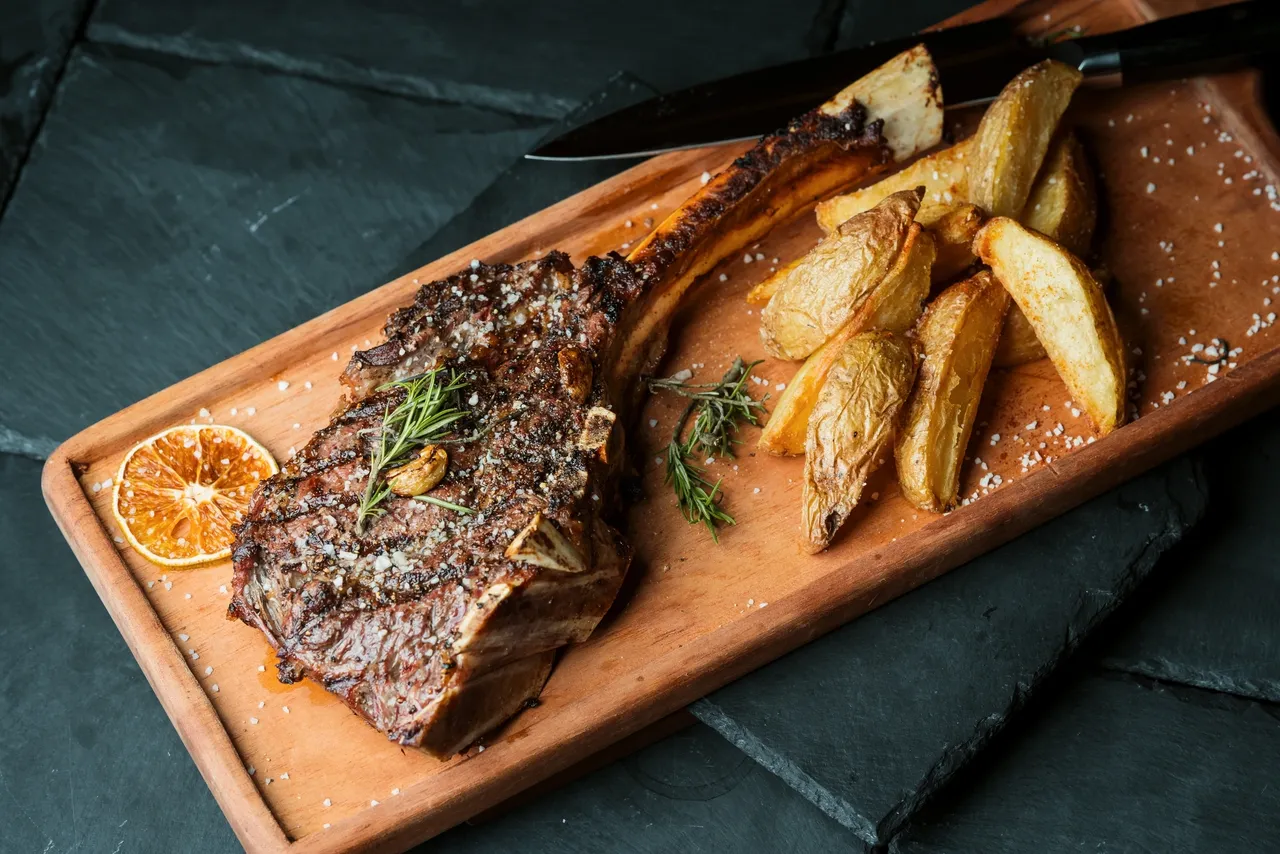 Dining 5 a steak and potatoes on a wooden board
